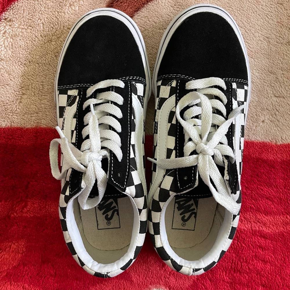 Checkered lace vans black and white